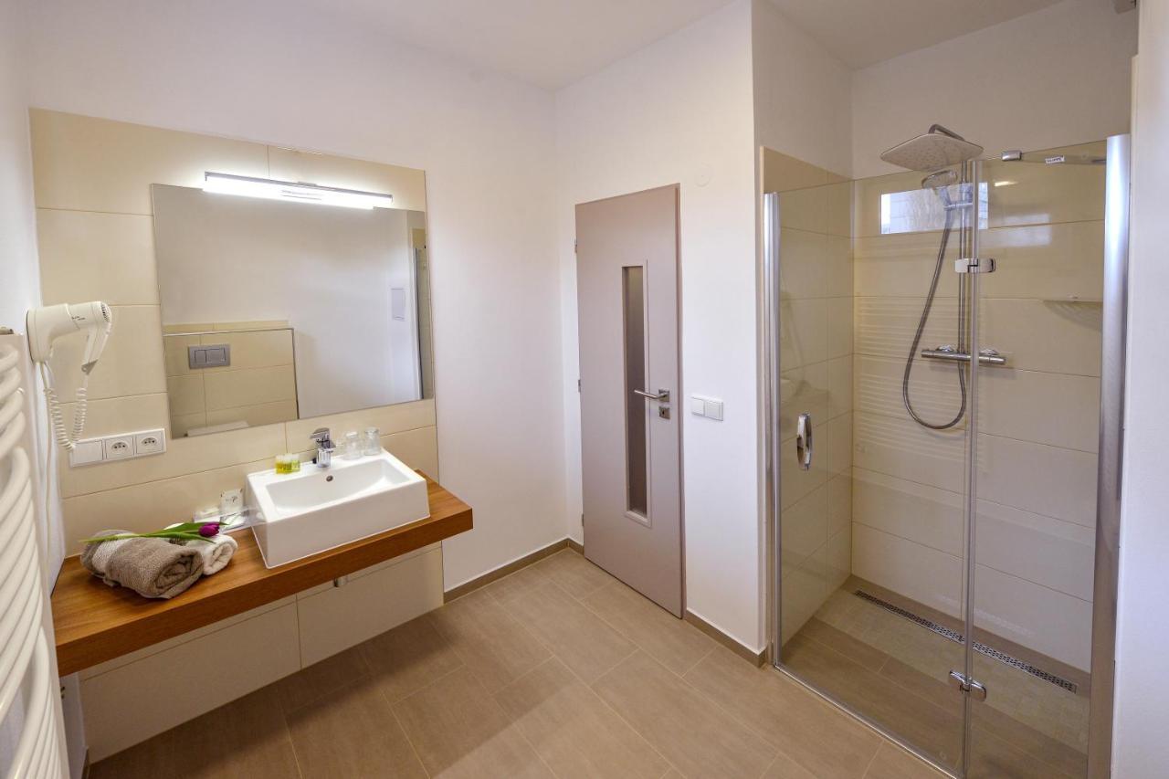 Hotel U Kaplicky Pisek  Luaran gambar