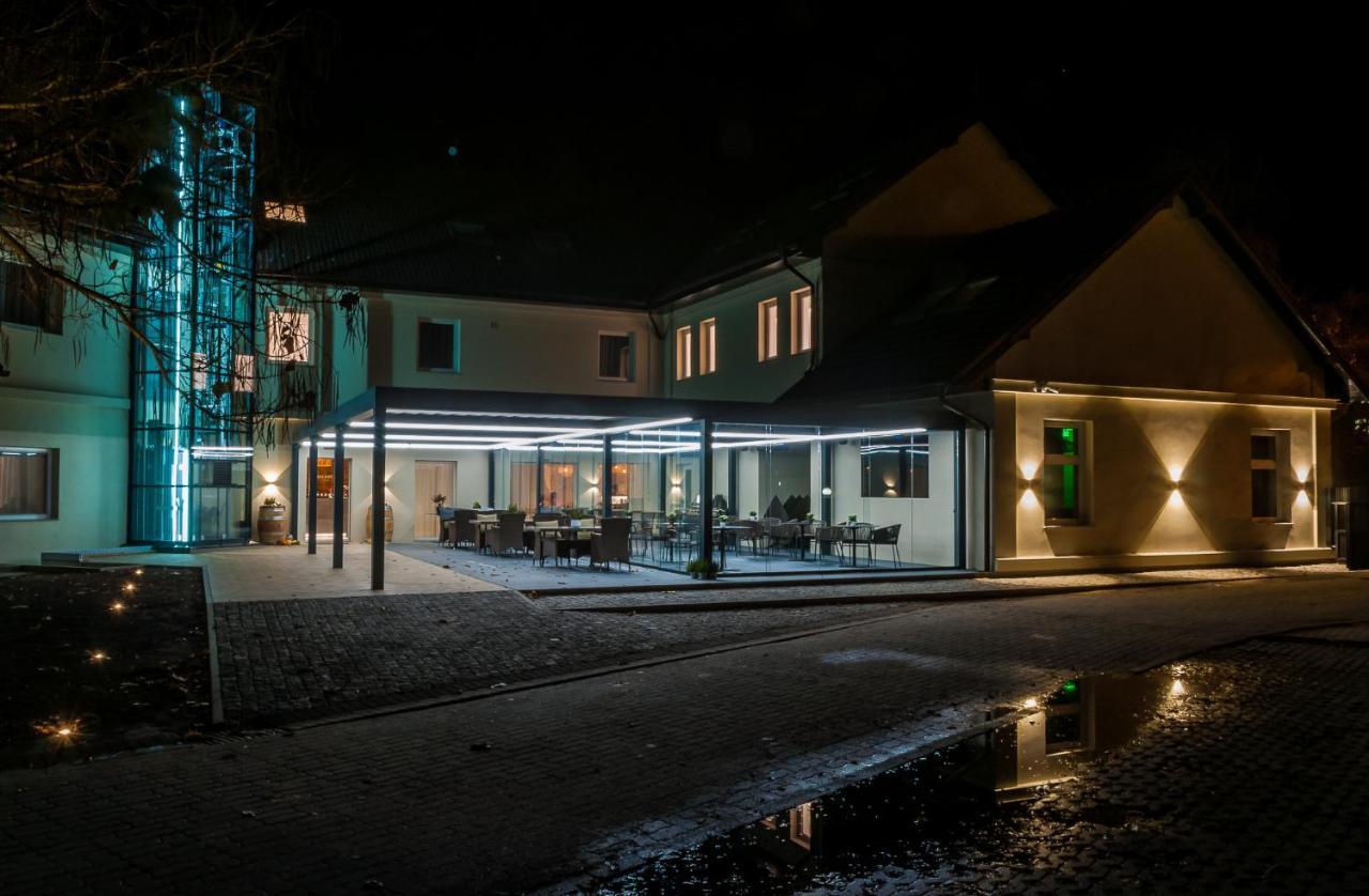 Hotel U Kaplicky Pisek  Luaran gambar