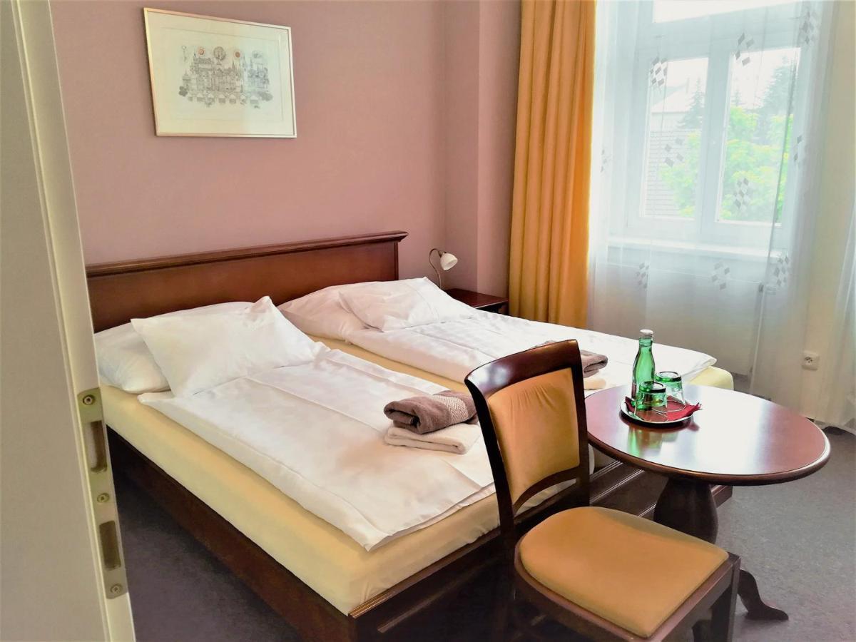 Hotel U Kaplicky Pisek  Luaran gambar