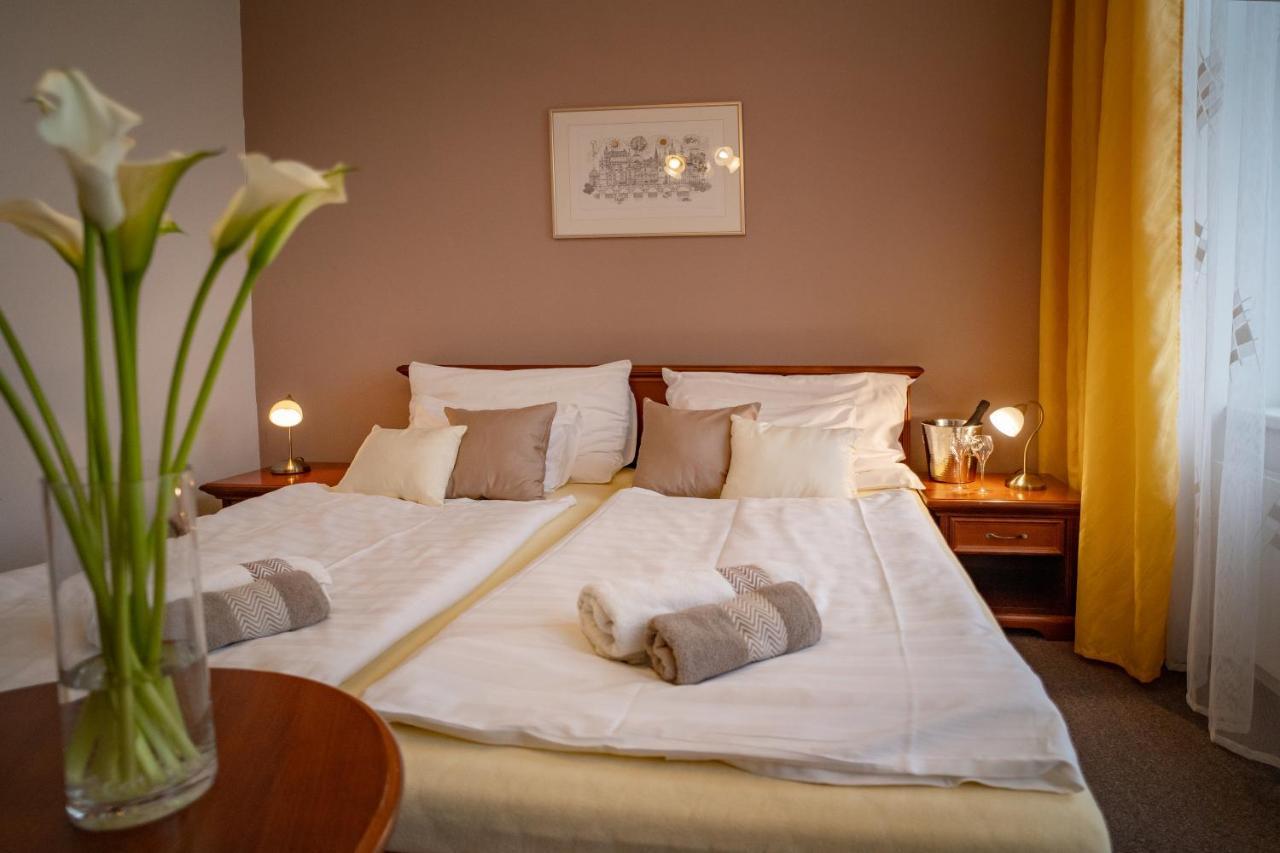 Hotel U Kaplicky Pisek  Luaran gambar