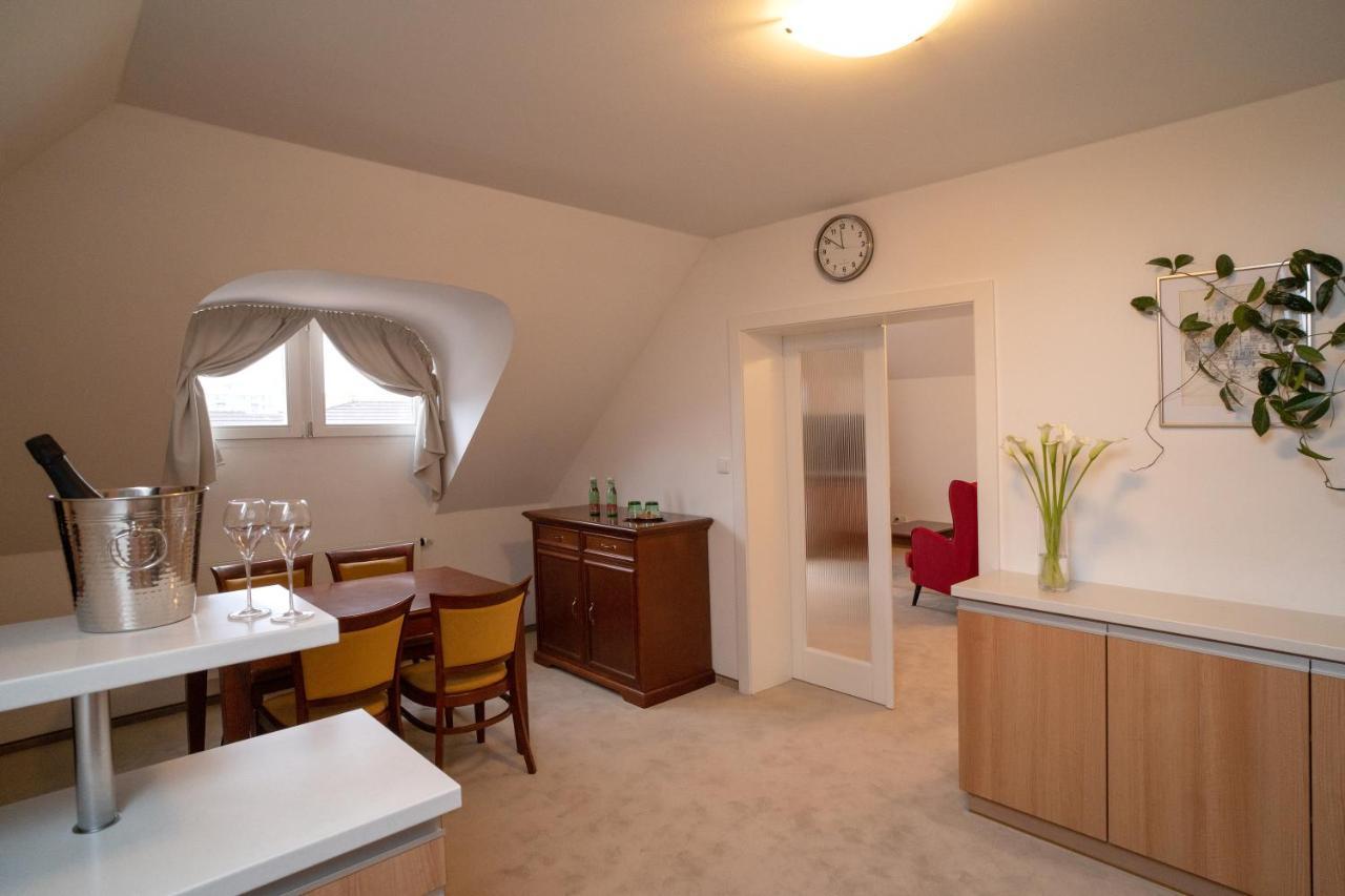 Hotel U Kaplicky Pisek  Luaran gambar