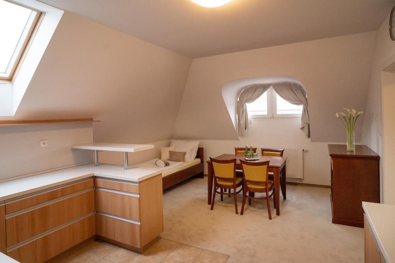 Hotel U Kaplicky Pisek  Luaran gambar
