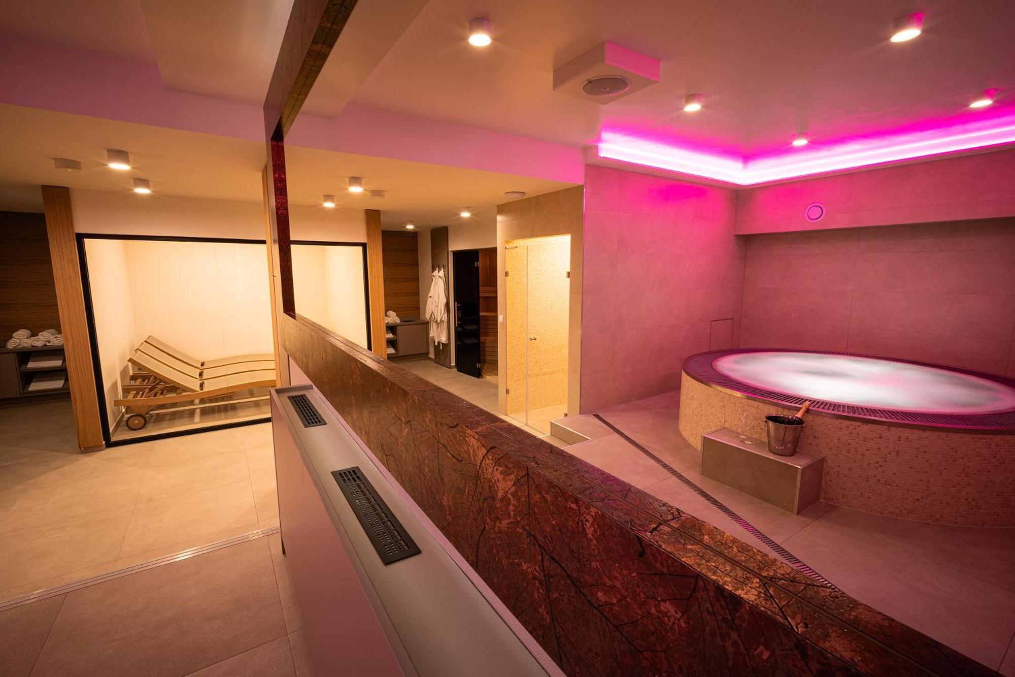 Hotel U Kaplicky Pisek  Luaran gambar